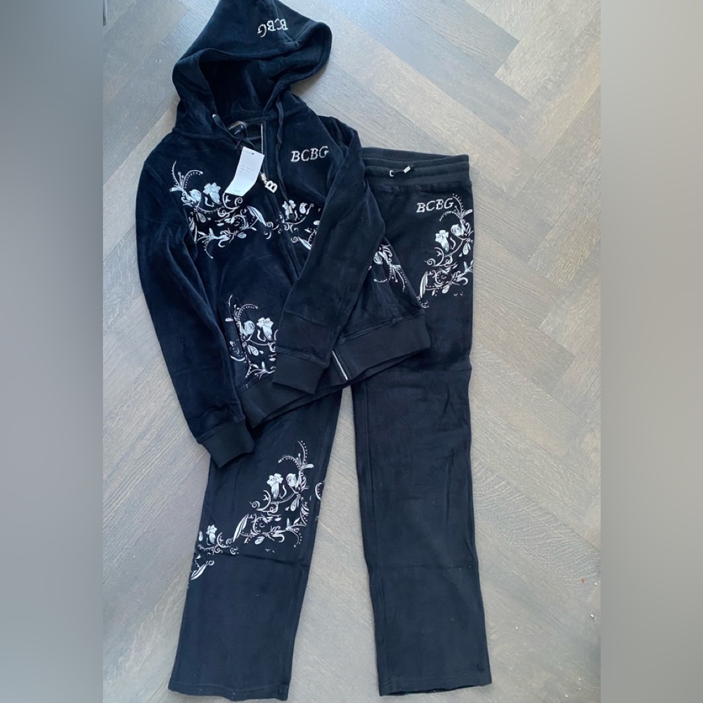 Black velour tracksuit. new with tags size medium